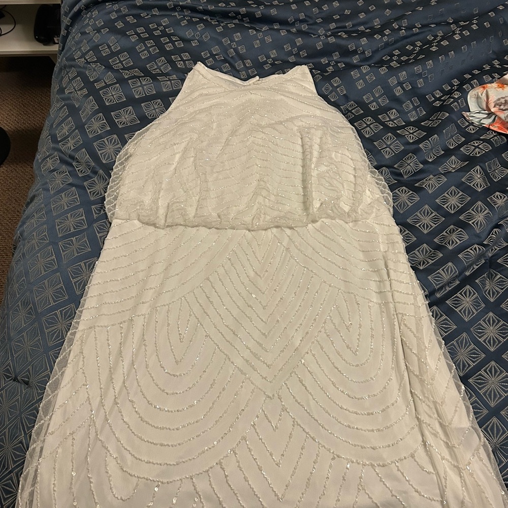 Elegant White Sleeveless Dress